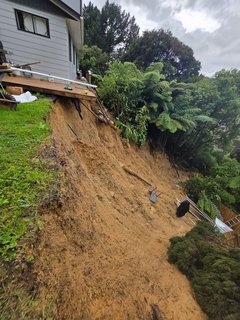 Stokes Valley painter Aaron Pahl says he shouted to his children to get to safety when a large slip fell away from the base of his home - leaving the house uninhabitable - on Monday morning.
